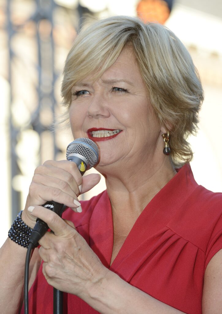 Mathilde Santing