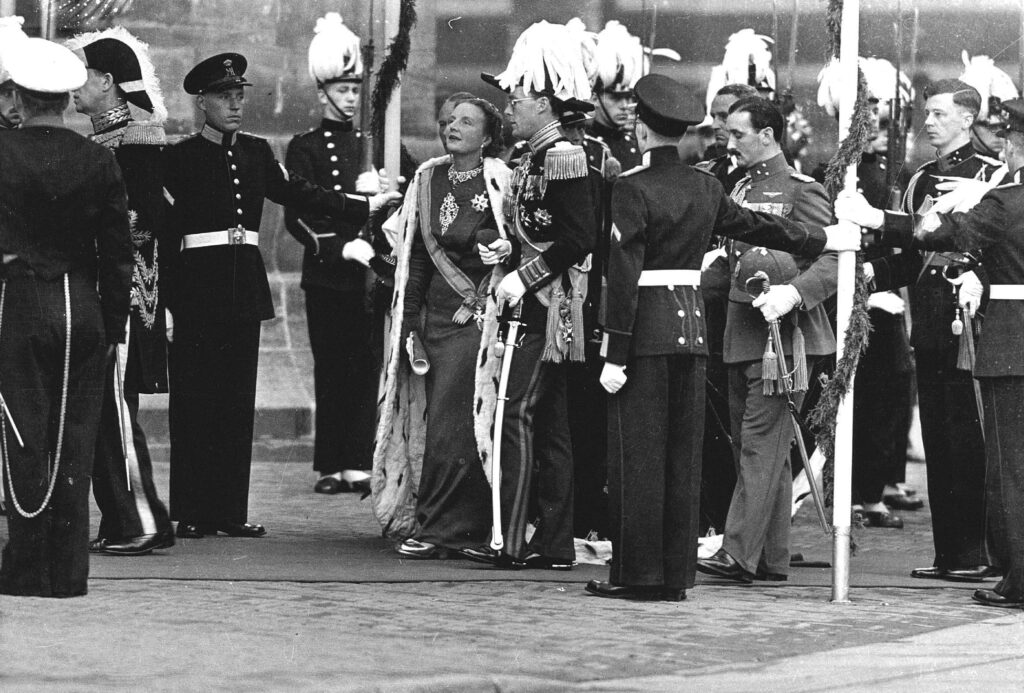 troonsbestijging van koningin Juliana