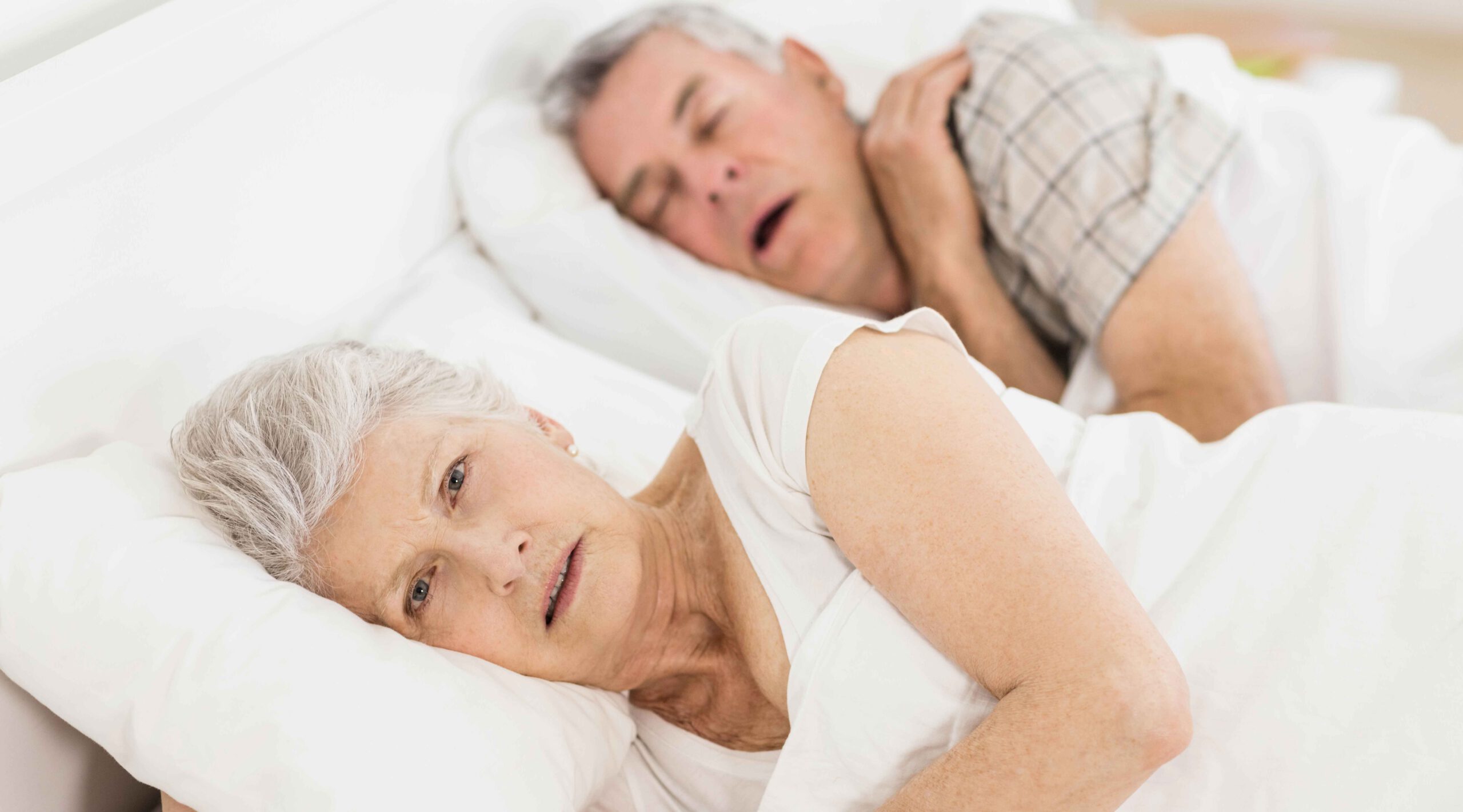 Waarom worden lichte slapers van alles wakker en slapen anderen door alles heen? MAX Vandaag Waarom worden lichte slapers van alles wakker en slapen anderen door alles heen? MAX Vandaag
