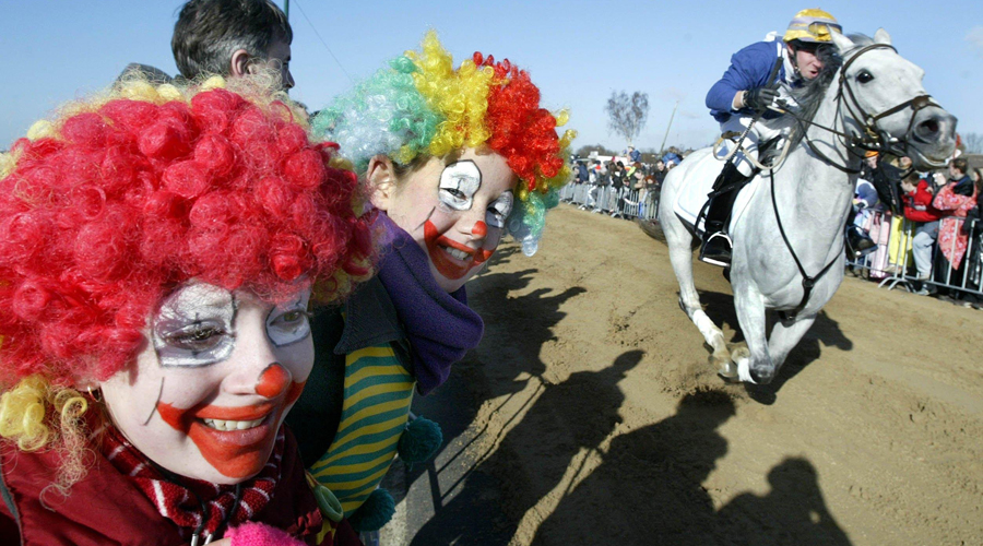 De Metworstrennen: een oeroude carnavalstraditie