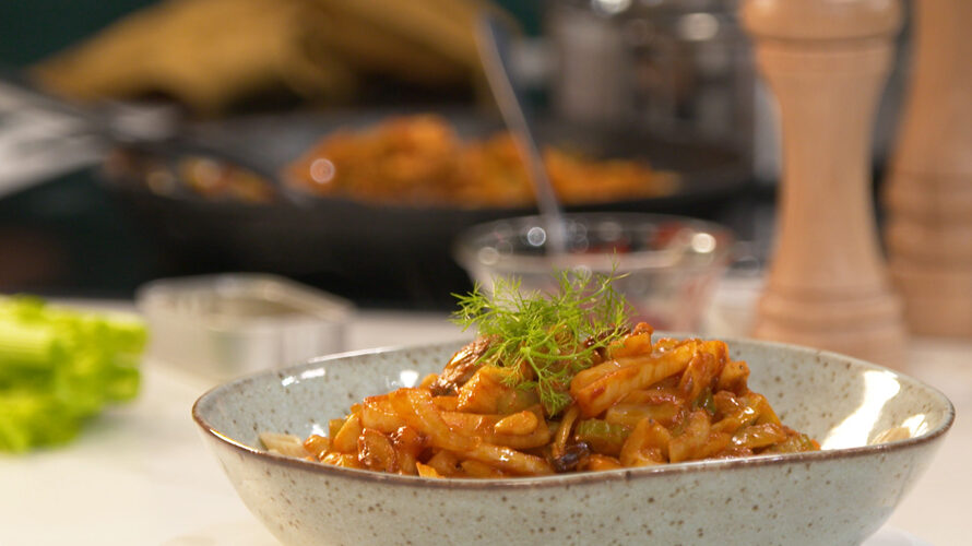 Pasta met sardines, rozijnen en venkel - MAX Vandaag