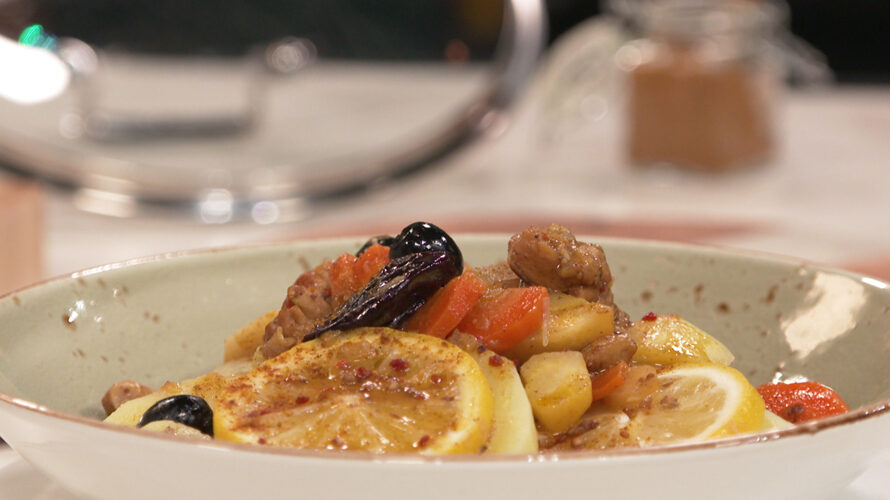 Tajine met kippendijen, pastinaak en olijven MAX Vandaag