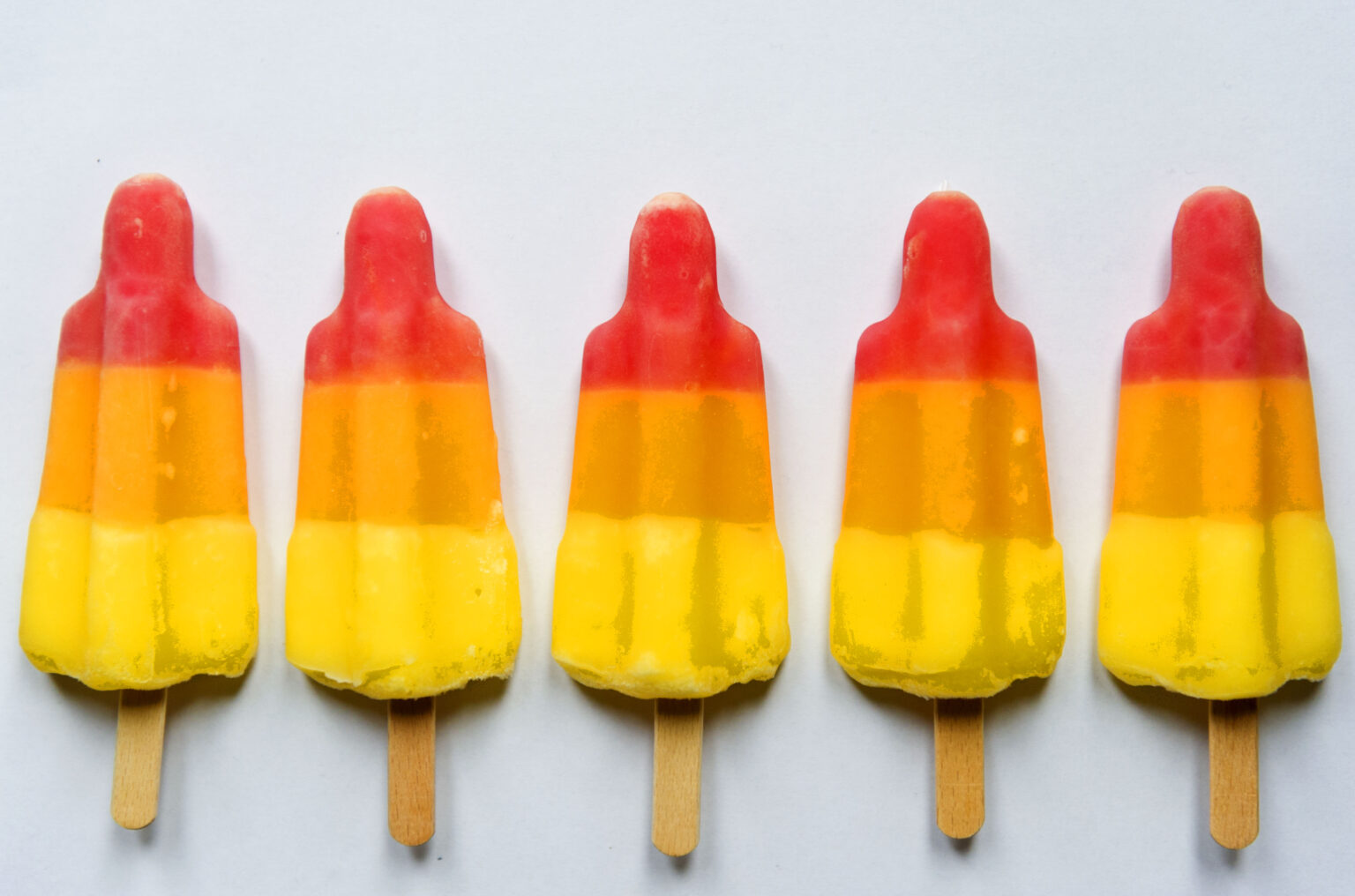 De 60-jarige Raket, het populairste waterijsje van Nederland - MAX Vandaag