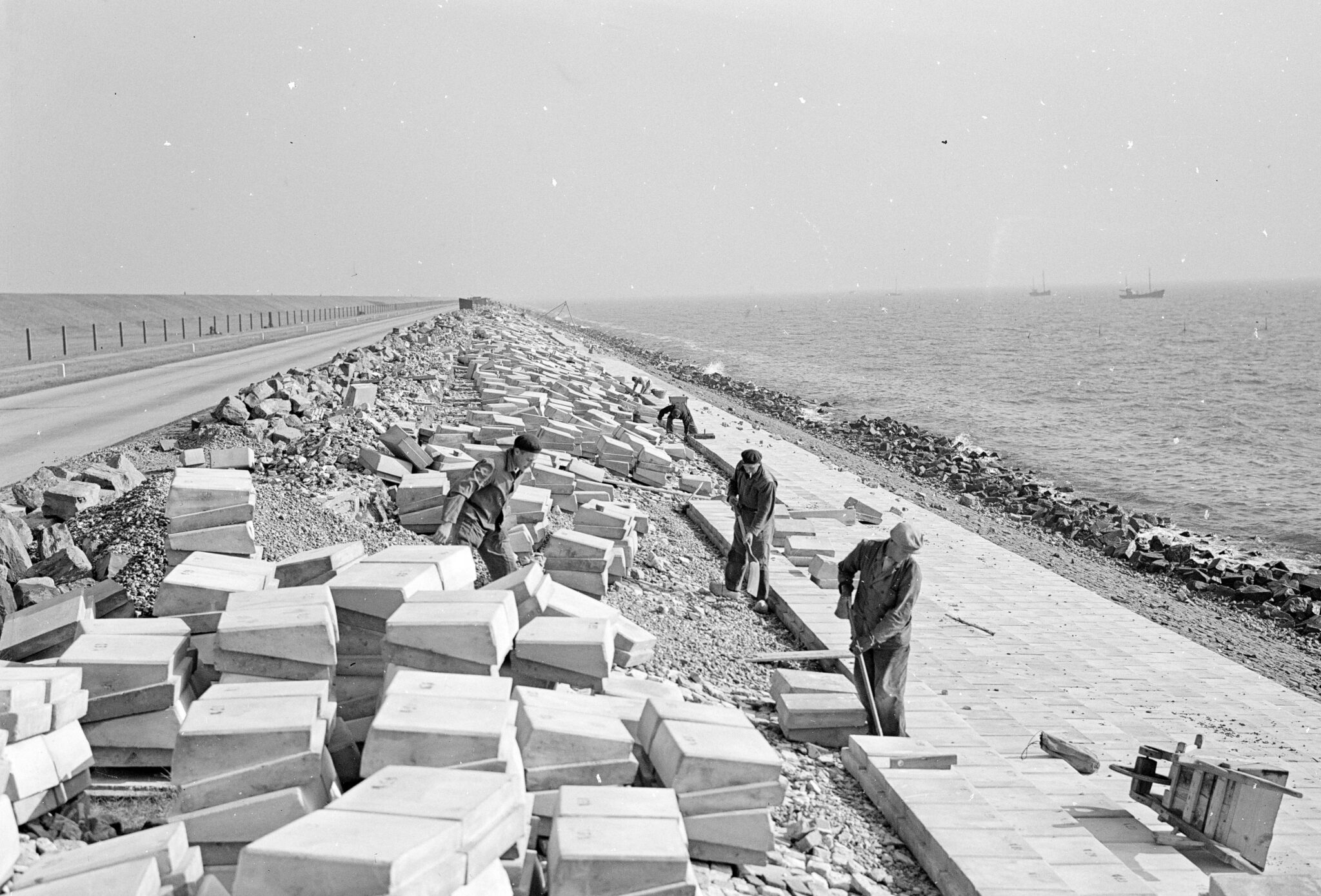 De Afsluitdijk biedt al 90 jaar lang bescherming tegen overstromingen