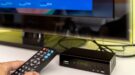 TV-ontvanger-afstandsbediening-Shutterstock-900×500 TV-scherm afstandsbediening digitale ontvanger