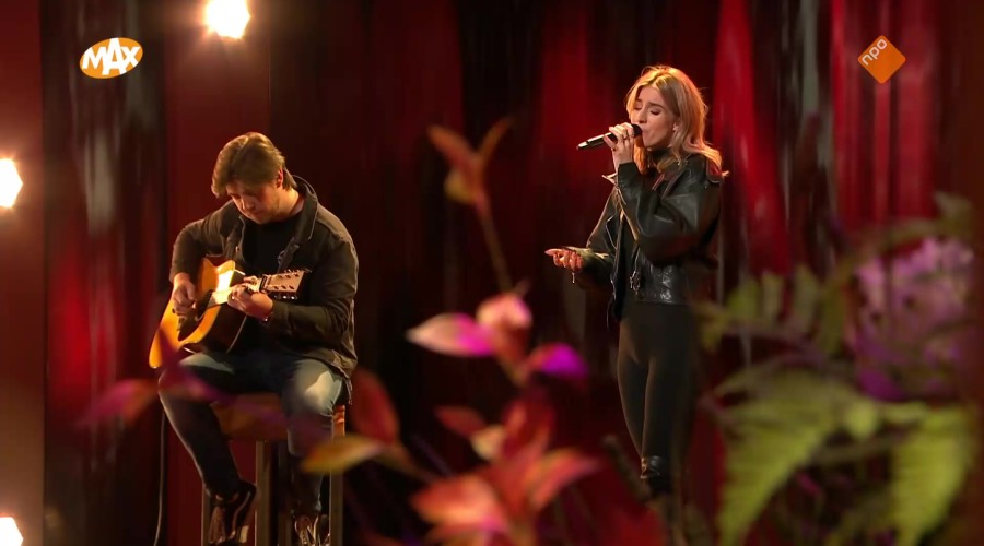 Elske DeWall zingt voor uitgezonden militairen in Roemenië: “Ze zijn op missie om ons land te dienen”