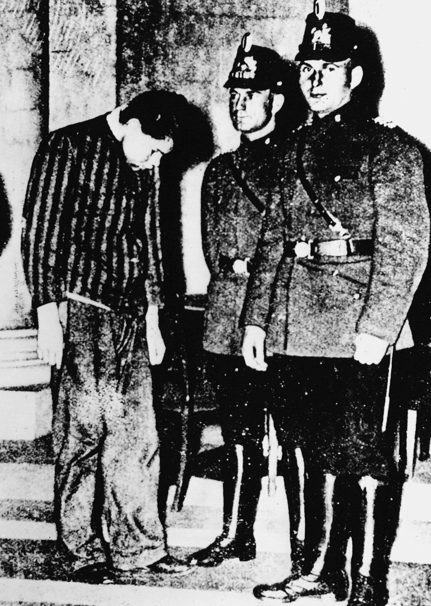Heeft Marinus van der Lubbe de Duitse Rijksdag in 1933 aangestoken? MAX Vandaag Heeft Marinus van der Lubbe de Duitse Rijksdag in 1933 aangestoken? MAX Vandaag