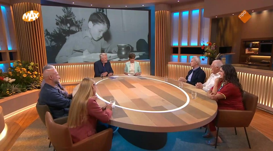 Adriaan van Dis eert Ommie, huishoudster van zijn opa: "Wij waren thuis