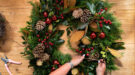Kerstkransen-shutterstock_1915467841-1200×667 kerstkransen maken voor de kerst