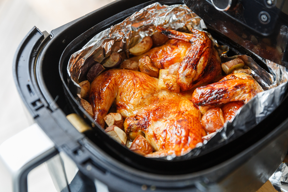(Hoe) zijn aluminiumfolie en bakpapier te gebruiken in een airfryer? MAX Vandaag