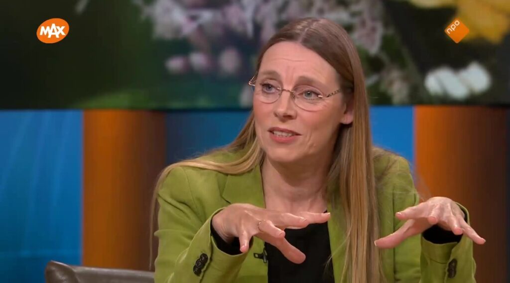 Tijd om de tuin winterklaar te maken? Insectendeskundige Aglaia Bouma: “Als je dan snoeit, leg het dan achterin de tuin”