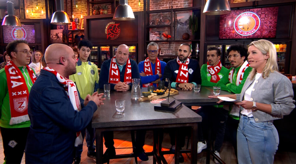 Voetbalclub Zeeburgia leidt statushouders op tot scheidsrechters: ‘Ze krijgen de kans om mee te doen in de maatschappij’