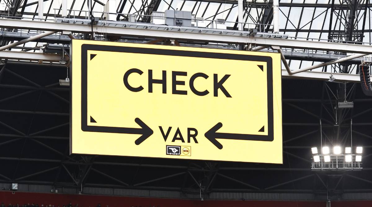 Volgende VARbitrale blunder in het voetbal?