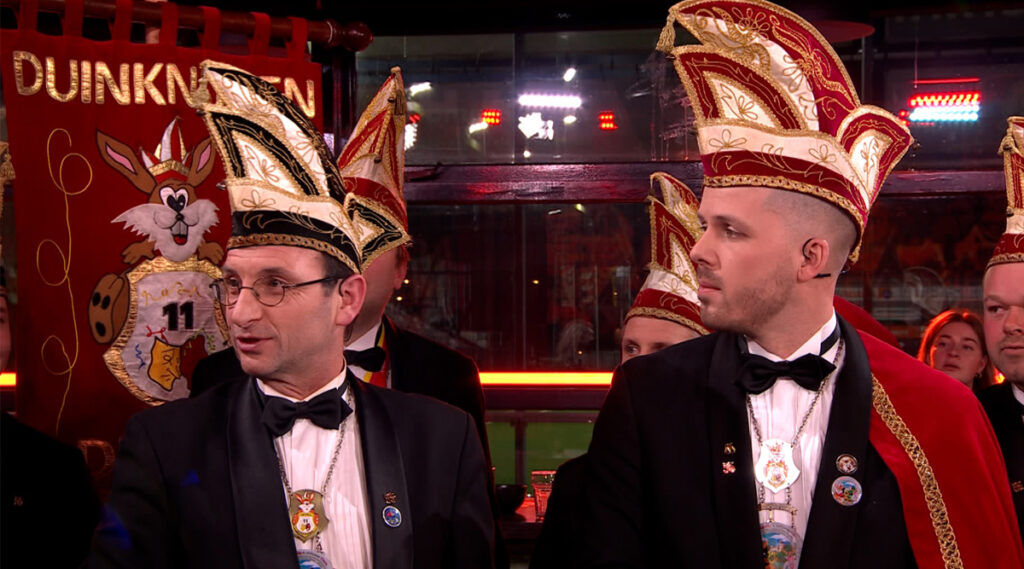 Carnavalswagen van de Duinknijnen ging in vlammen op: ‘Een groot drama’