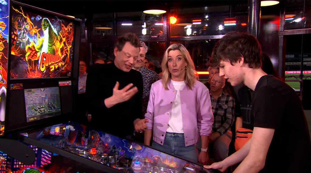 De grootste flippervereniging ter wereld op bezoek bij Carrie: ‘Het is ons leven’