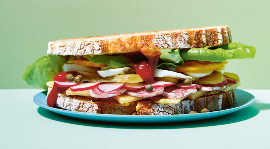 Broodje gezond en broodje (zelfgemaakte) pindakaas van Joris Bijdendijk