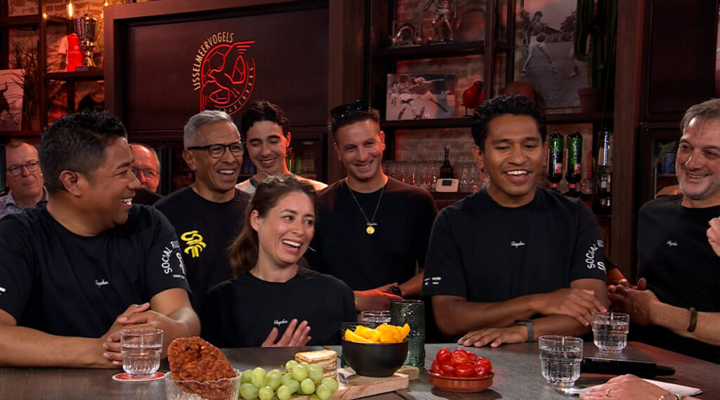 Molukse wielerclub rijdt langs plekken van voorouders: ‘Het is een mooie ode’