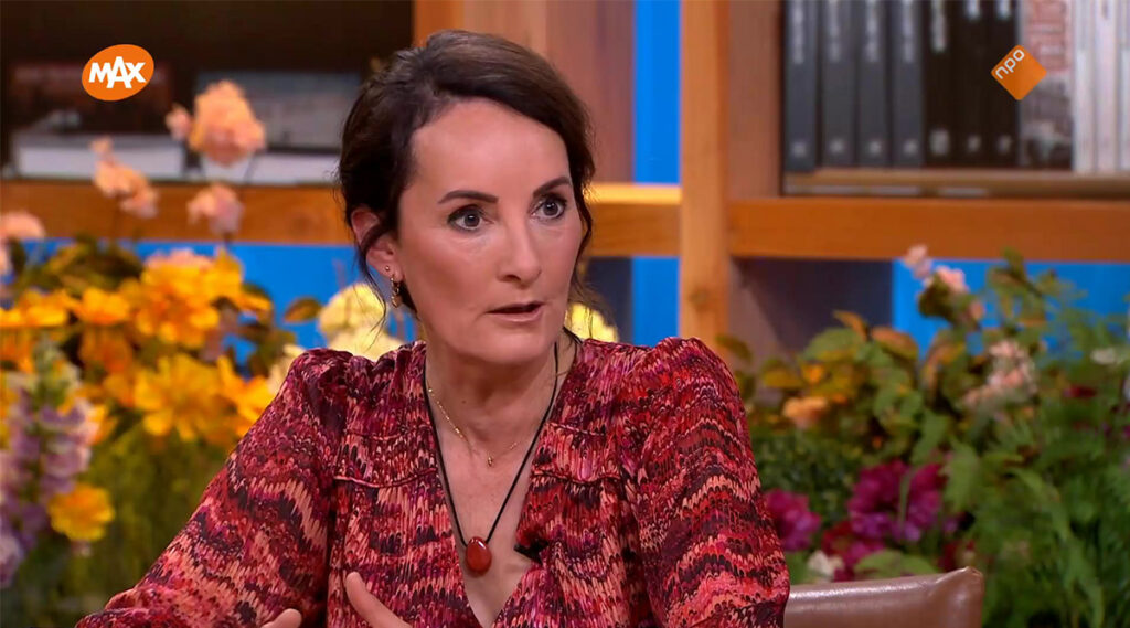 Psychiater Esther van Fenema over mentaal sterker en stabieler worden: “Wees matig met telefoongebruik”