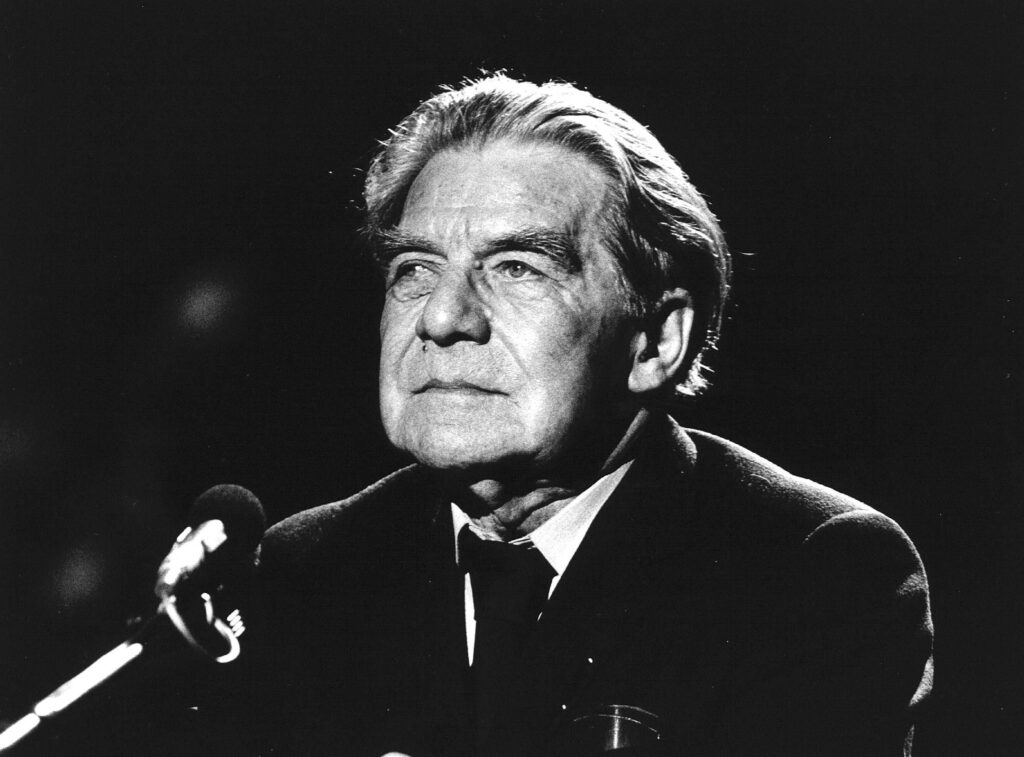 A. den Doolaard van Radio Oranje