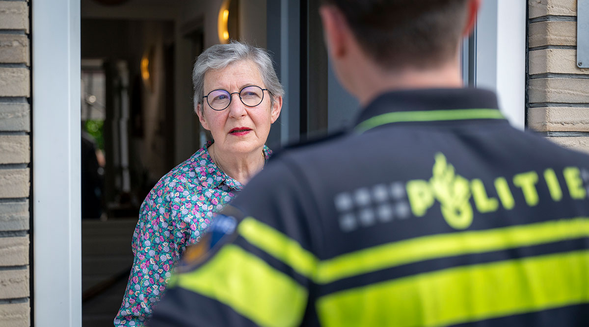 nepagenten aan de deur