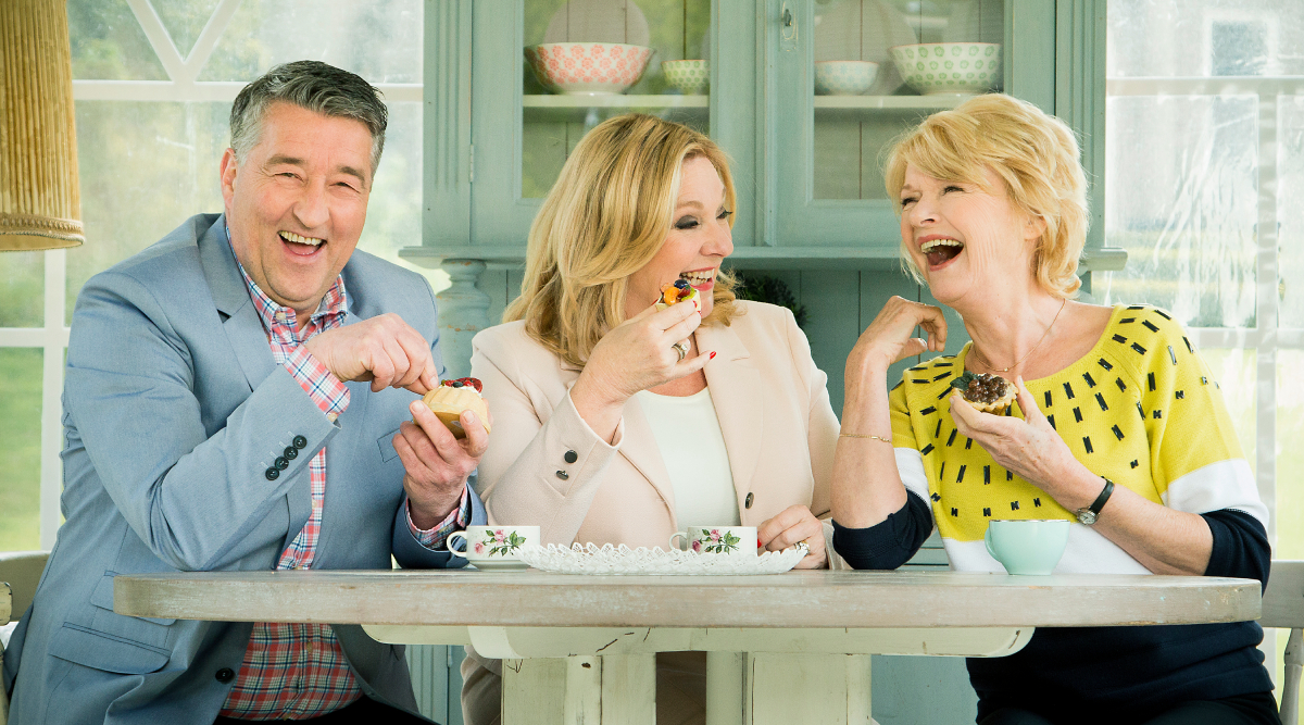 Heel Holland bakt, met Robèrt van Beckhoven, Janny van der Heijden en Martine Bijl