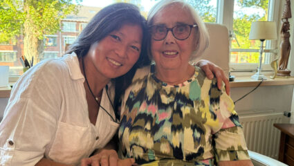 Young Joo en Greet in het MAX Ouderenjournaal