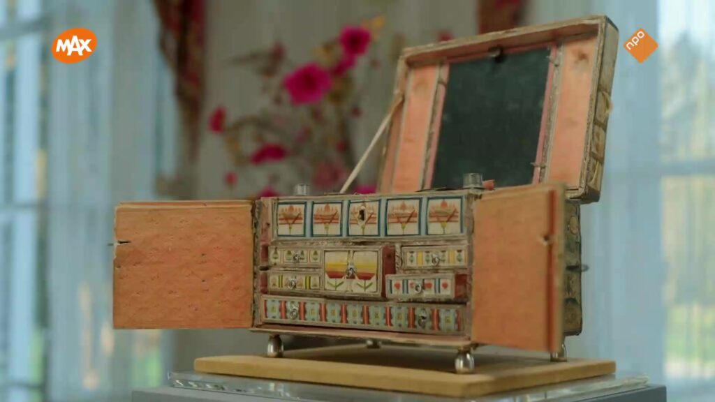 geborduurd meisjeskistje