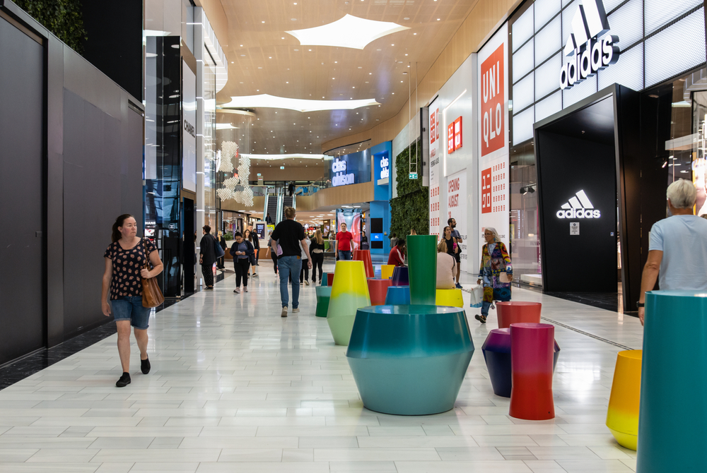 Verkoeling opzoeken in winkelcentrum