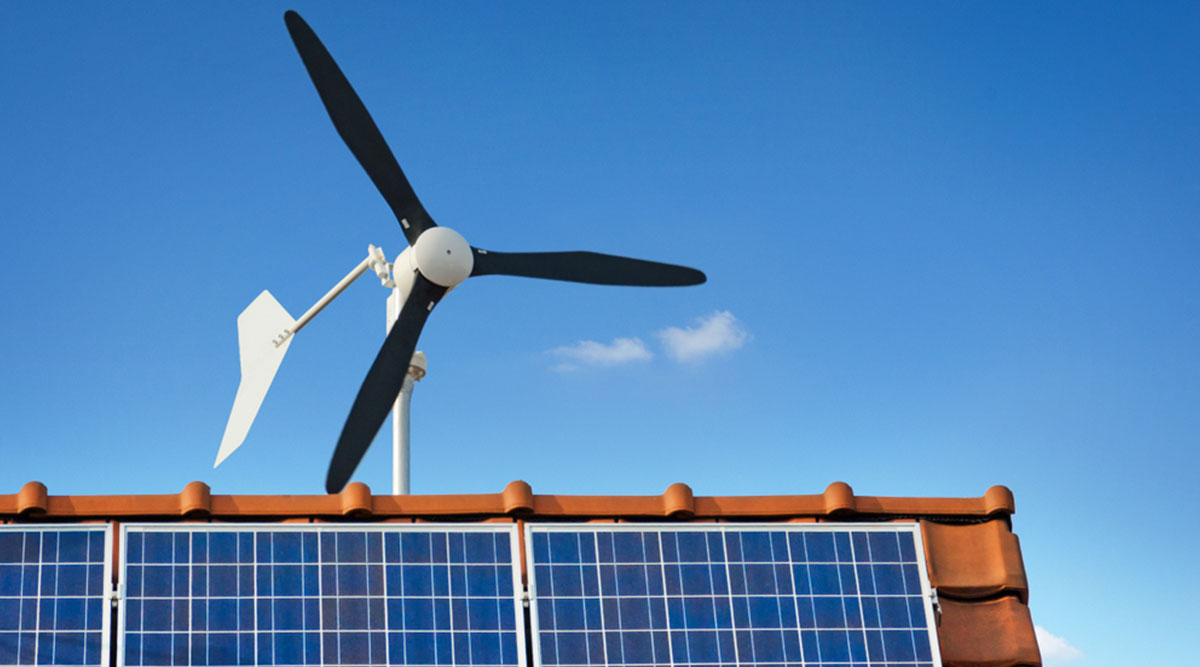 Een windmolen wekt windenergie op, op een dak van een huis