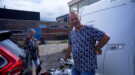 wzeb-jolanda-albert-1200×667 Albert en Jolanda staan tussen de auto en caravan in.