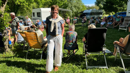 Puzzel: maak Martine voor de kampeergroep uit 2024 compleet.