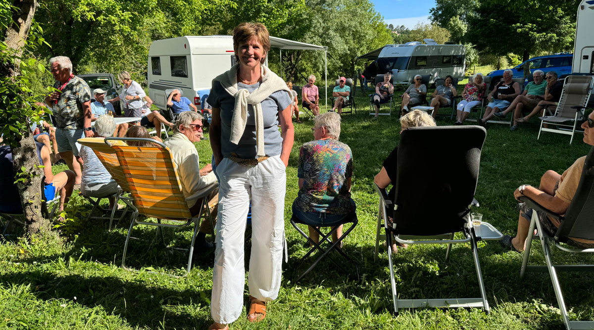 Puzzel: maak Martine voor de kampeergroep uit 2024 compleet.