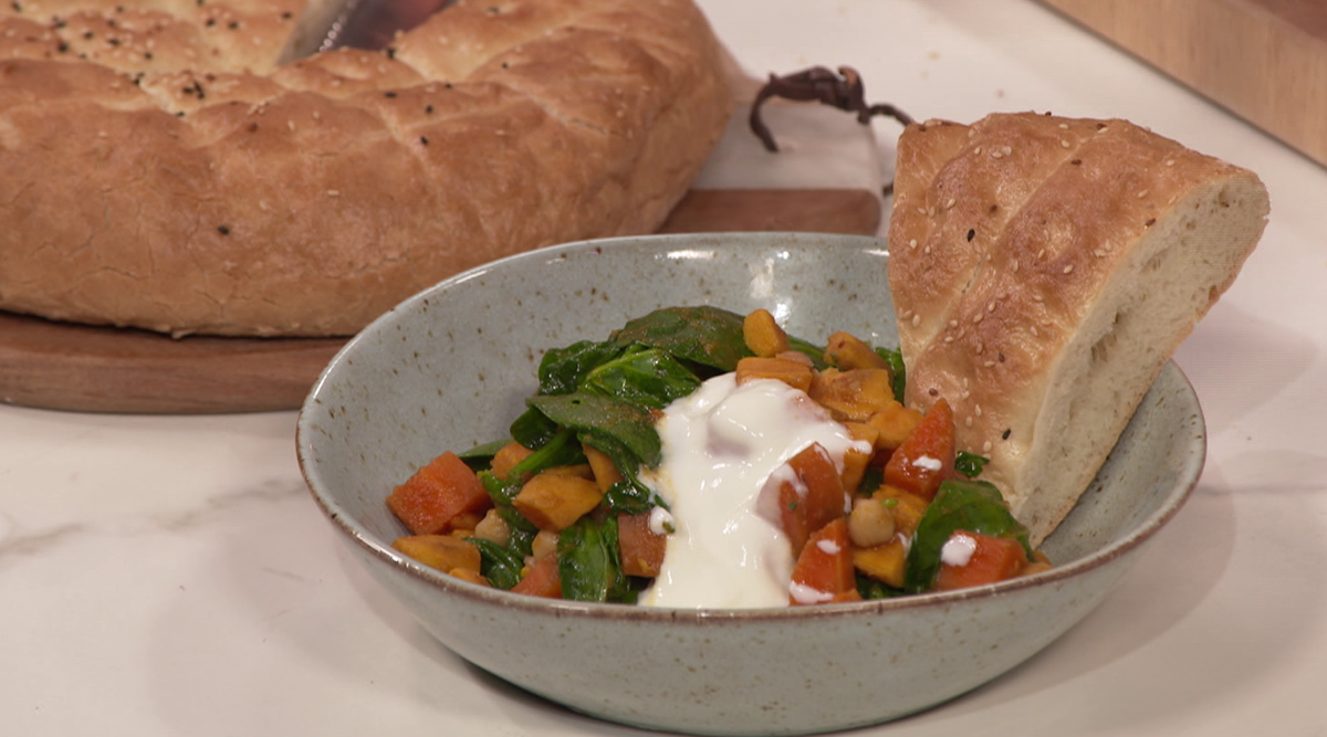 Kook mee met MAX: zoete aardappelstoof met spinazie en kikkererwten