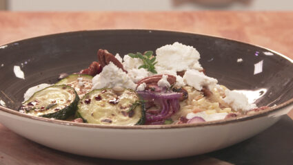 Kook mee met MAX: Orzo met geroosterde biet en geitenkaas