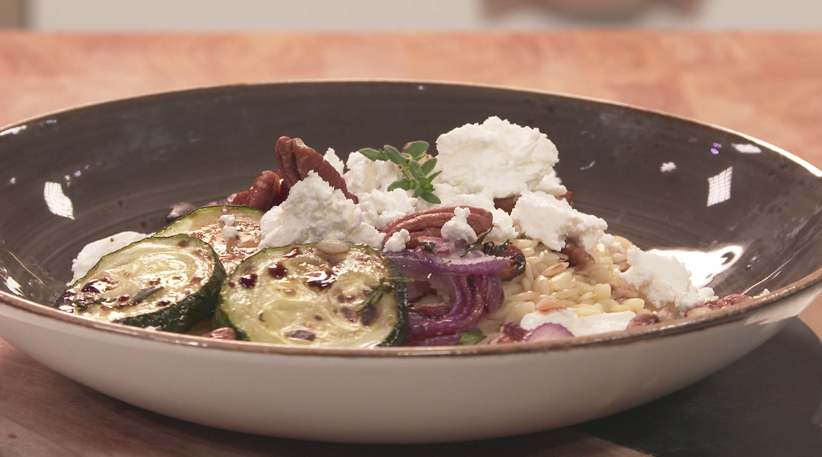 Kook mee met MAX: Orzo met geroosterde biet en geitenkaas