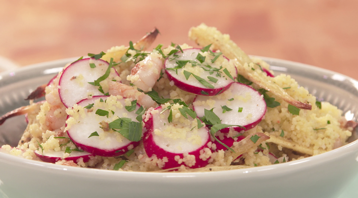 Kook mee met MAX: Garnalen-couscous met geroosterde pastinaak en radijs