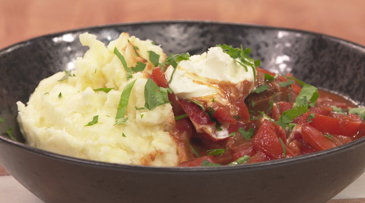 Kook mee met MAX: Hongaarse goulash met rundvlees en aardappelpuree