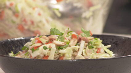 Kook mee met MAX: Vietnamese salade met varkensreepjes en rijstnoedels