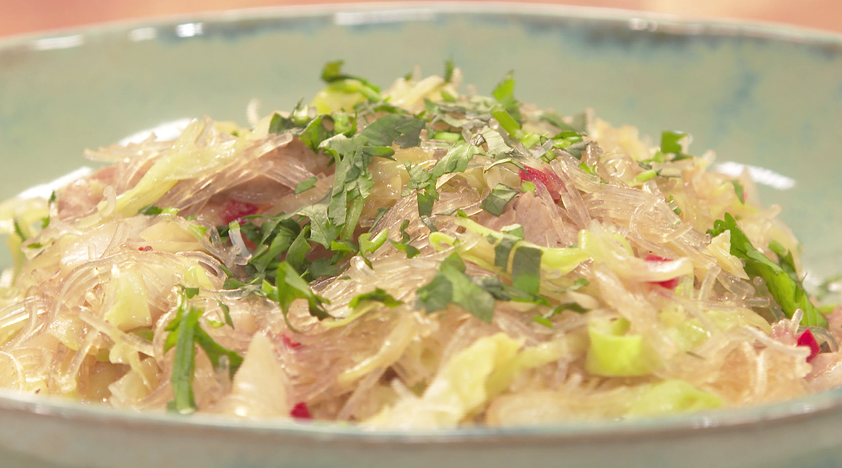 Kook mee met MAX: Aziatische varkensreepjes met glasnoedels en spitskool