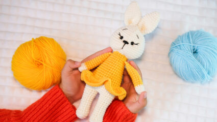 Een gehaakte knuffel.