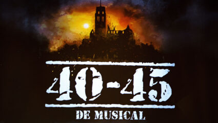 Het logo van 40-45 de Musical.
