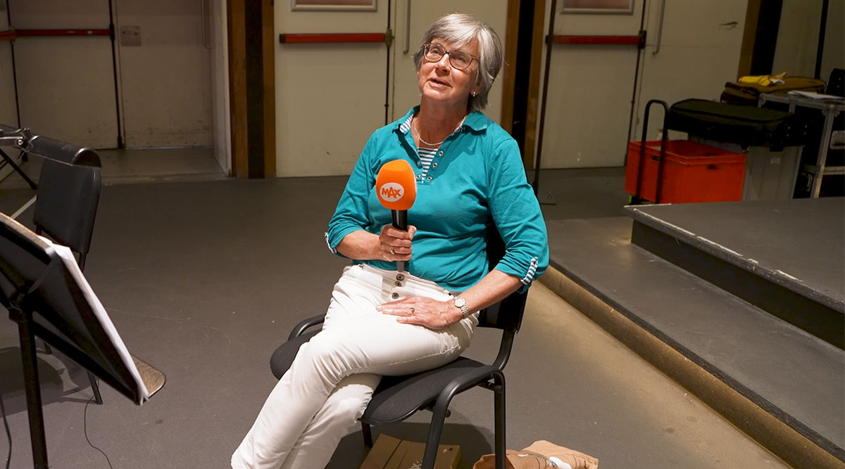 Evelien speelt cello in Het MAX Orkest.