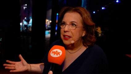 Francis van Broekhuizen staat backstage bij Het MAX Orkest.