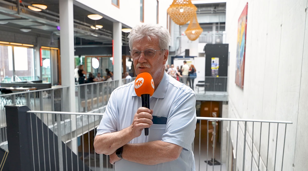 Jan speelt trombone in Het MAX Orkest.