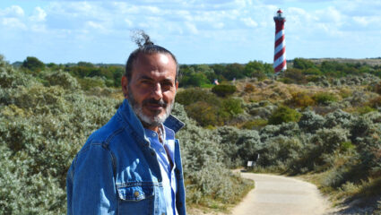 Kefah Allush presenteert voor MAX het programma Vuurtorenverhalen