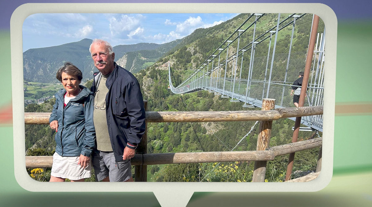 Ger en Evelyne voor de brug in Andorra.