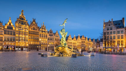 Puzzel: maak de Grote Markt in Antwerpen compleet.