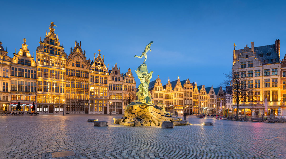 Puzzel: maak de Grote Markt in Antwerpen compleet.