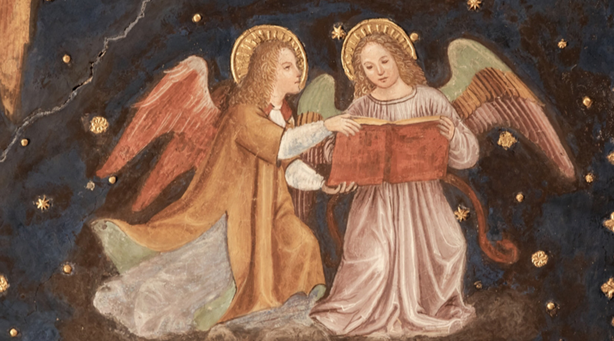 Een fresco met engelen.