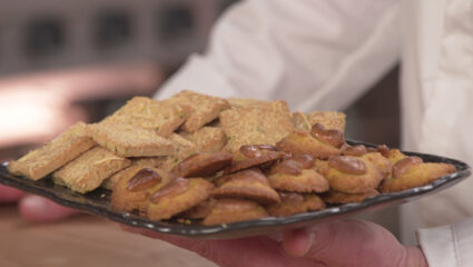 Bak meet met MAX: Parmezaankoekjes en kaasbolletjes